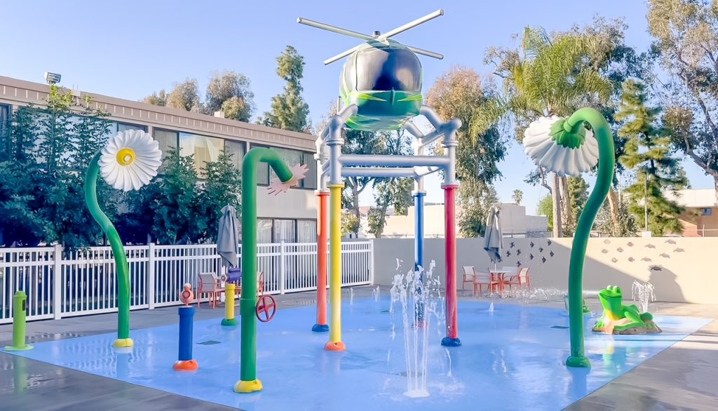 Family Friendly Hotels Near Disneyland - Holiday Inn Splash Zone