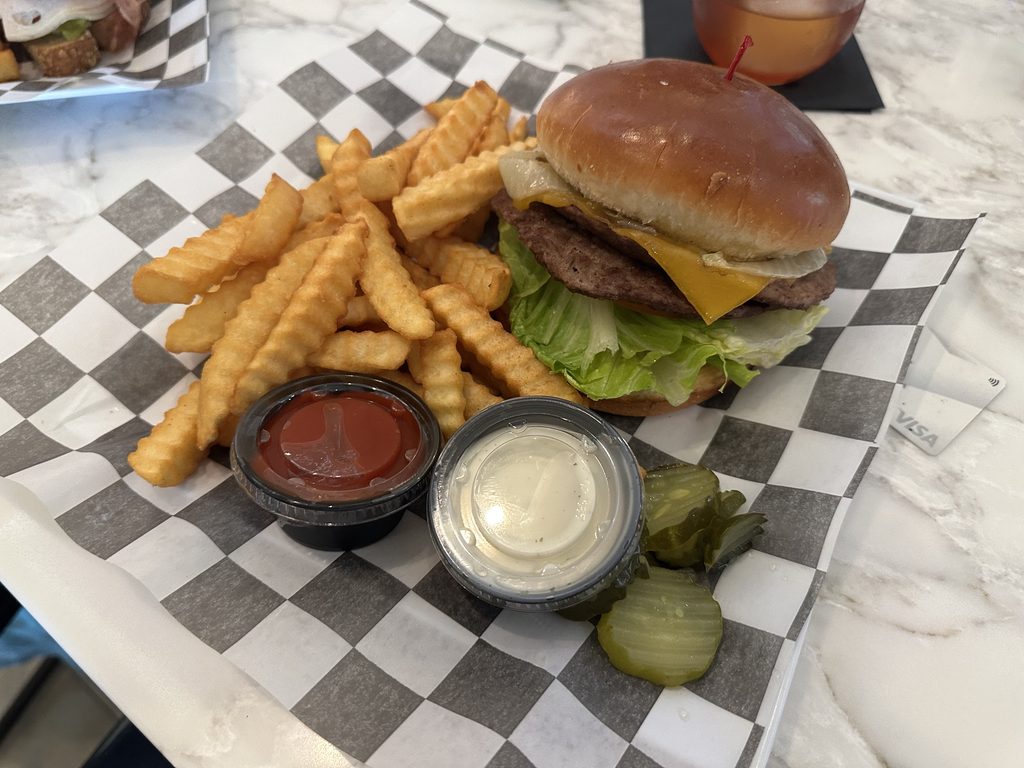Hyatt House H Bar - Burger
